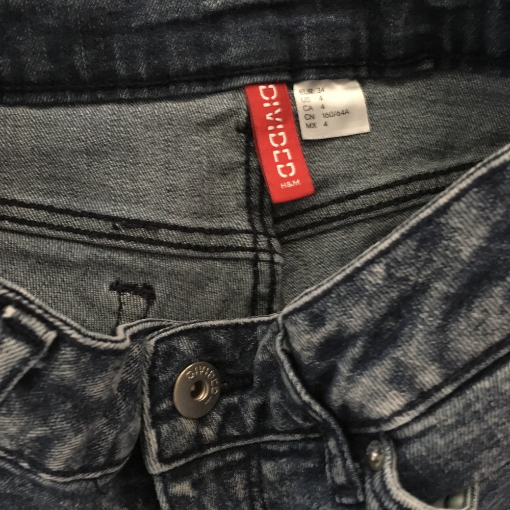 ▪️6/$25▪️ H&M Denim Shorts - Picture 2 of 4